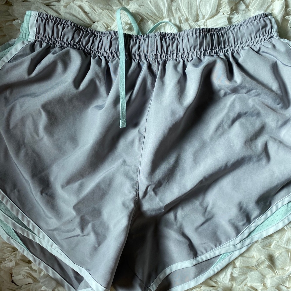 Nike Women’s Dry Tempo Shorts(Teal/White/Gray)